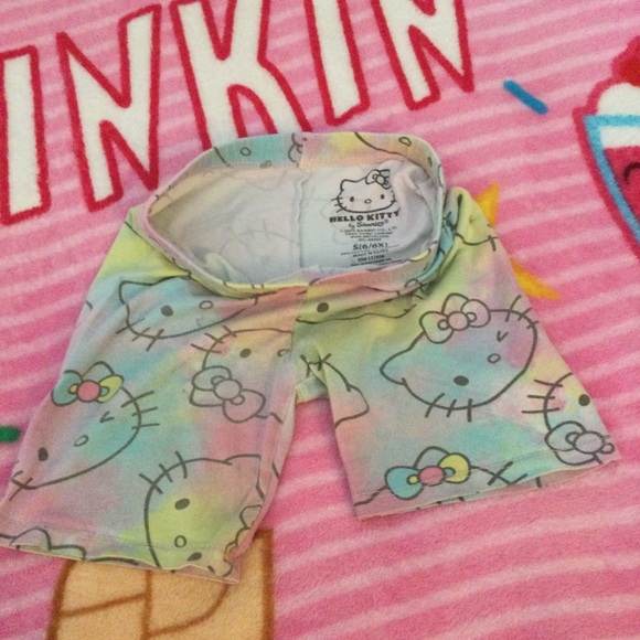Girls hello kitty spandex shorts. - Picture 2 of 6